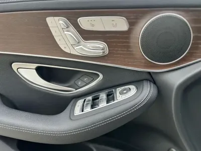 Mercedes-Benz GLC 2022, 98000 км, за 27144.41 USD