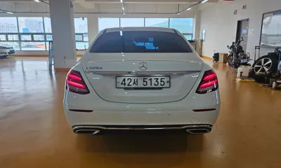 Mercedes-Benz E-Class 2017, 97001 км, за 12877.77 USD