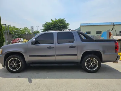 Chevrolet Avalanche 2007, 165000 км, за 11726.39 USD