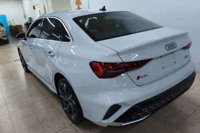 Audi A3 2025, 5200 км, за 22772 USD