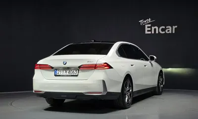 BMW 5-Series 2025, 16363 км, за 36078.78 USD