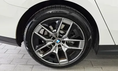 BMW 5-Series 2025, 16363 км, за 36078.78 USD