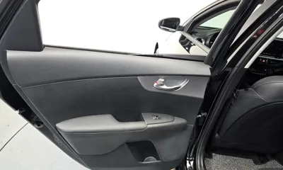 Kia K3 2022, 43297 км, за 9446.26 USD - фото 25