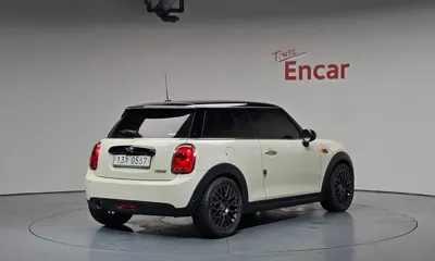 MINI Cooper 2016, 134137 км, за 4926.43 USD