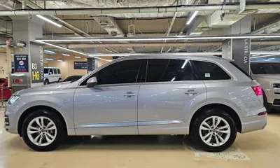 Audi Q7 2019, 168628 км, за 14181.64 USD