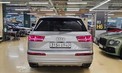 Audi Q7 2019, 168628 км, за 14181.64 USD