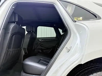 Porsche Macan 2024, 16000 км, за 54148.45 USD