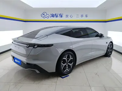 Lynk & Co Z10 2024, 35800 км, за 20129.1 USD