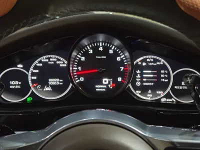 Porsche Panamera 2018, 86628 км, за 48903.77 USD - фото 10
