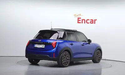 MINI Cooper 2025, 6260 км, за 23677.99 USD