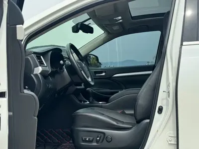 Toyota Highlander 2016, 96000 км, за 13537.11 USD
