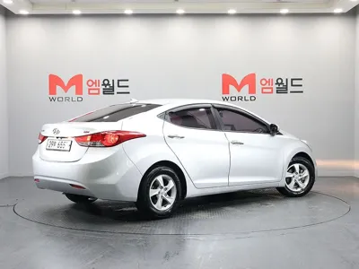 Hyundai Avante 2014, 122016 км, за 2166.28 USD