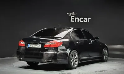 Hyundai Genesis 2012, 176727 км, за 8801.89 USD