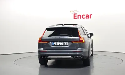 Volvo V60 2021, 52047 км, за 18970.72 USD