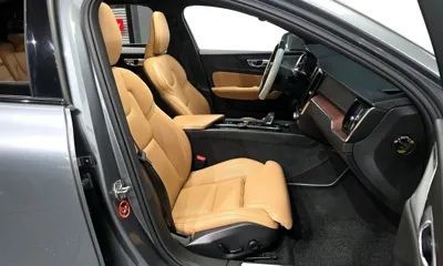 Volvo V60 2021, 52047 км, за 18970.72 USD - фото 11