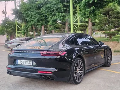 Porsche Panamera 2018, 121000 км, за 36366.02 USD