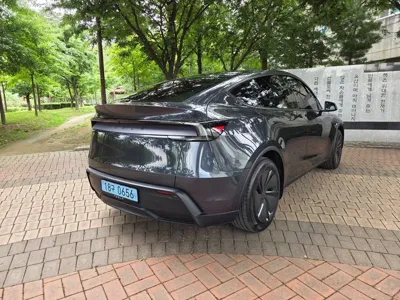 Tesla Model Y 2025, 14999 км, за 33632.61 USD