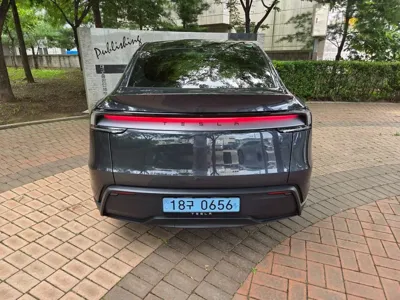 Tesla Model Y 2025, 14999 км, за 33632.61 USD