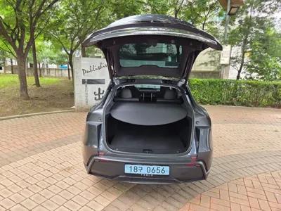 Tesla Model Y 2025, 14999 км, за 33632.61 USD