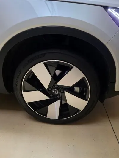 Volvo C40 2024, 41000 км, за 26372.33 USD