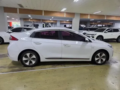 Hyundai Ioniq 2017, 224704 км, за 5070.53 USD - фото 5