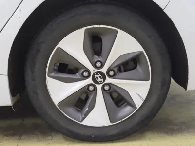 Hyundai Ioniq 2017, 224704 км, за 5070.53 USD - фото 19