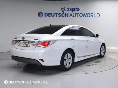 Hyundai Sonata 2012, 90366 км, за 4266.77 USD