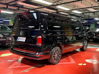 Volkswagen Multivan 2019, 80000 км, за 39699.05 USD