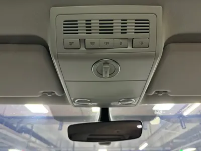 Volkswagen Multivan 2019, 80000 км, за 39699.05 USD - фото 21