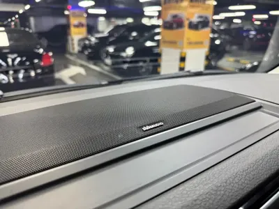 Volkswagen Multivan 2019, 80000 км, за 39699.05 USD - фото 26