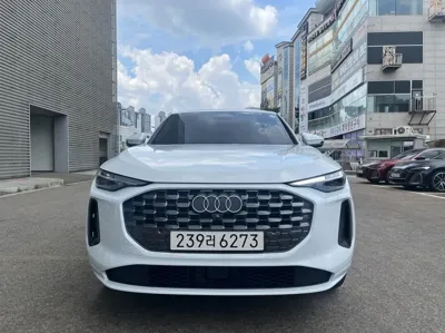 Audi Q5 2025, 1863 км, за 37053.88 USD