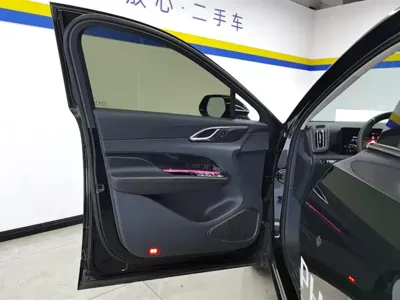Hongqi Hongqi HS3 PHEV 2024, 11200 км, за 13216.63 USD - фото 7