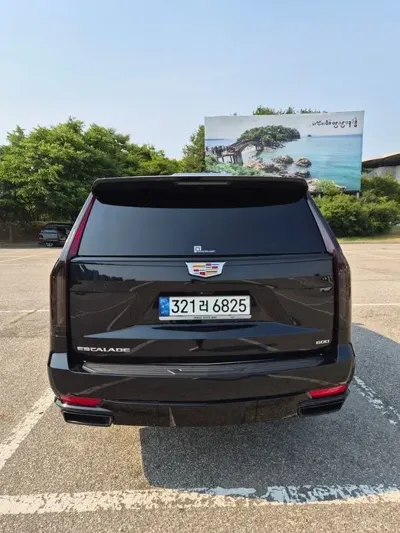 Cadillac Escalade 2022, 83000 км, за 57109.1 USD