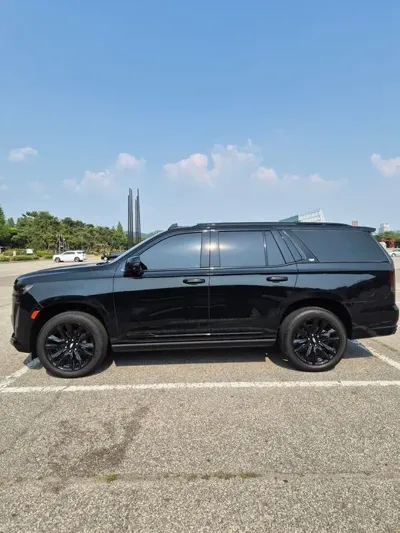 Cadillac Escalade 2022, 83000 км, за 57109.1 USD