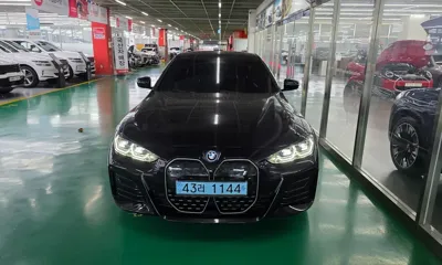 BMW i4 · 2023 год
