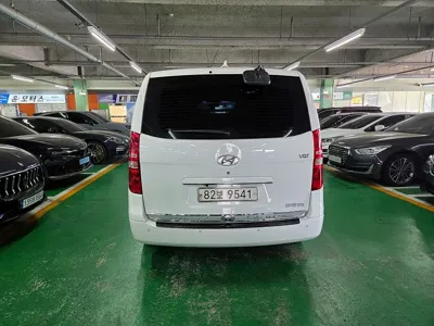 Hyundai Starex 2016, 211944 км, за 3966.88 USD