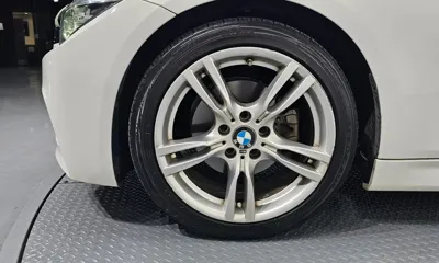BMW 3-Series 2018, 102725 км, за 13876.23 USD