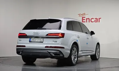 Audi Q7 2022, 57054 км, за 43192.86 USD
