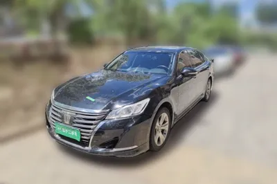 Toyota Crown · 2015 год