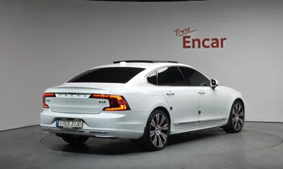 Volvo S90 2022, 93923 км, за 21935.91 USD