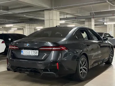 BMW 5-Series 2025, 8996 км, за 40372.45 USD