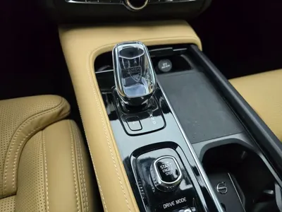 Volvo S90 2021, 18619 км, за 21662.07 USD - фото 9