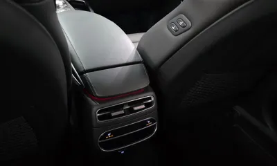 Genesis GV70 2023, 21811 км, за 24812.92 USD - фото 29