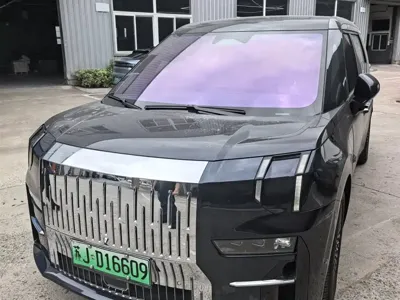 Zeekr 009 · 2023 год