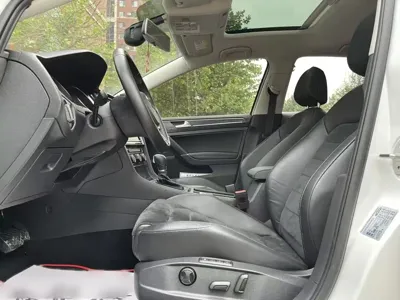 Volkswagen Golf 2018, 75800 км, за 9576.39 USD