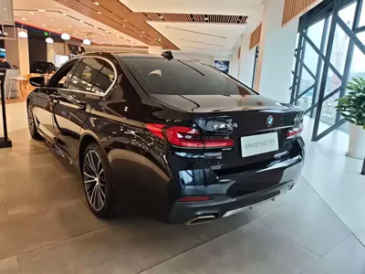 BMW 5 Series 2023, 51000 км, за 35010.46 USD