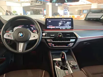 BMW 5 Series 2023, 51000 км, за 35010.46 USD