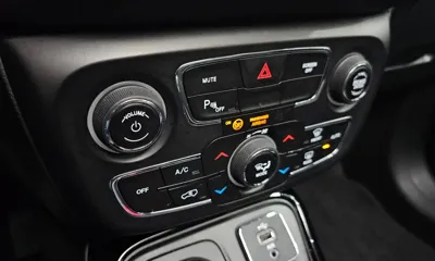 Jeep Compass 2018, 39987 км, за 8543.81 USD - фото 16