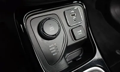 Jeep Compass 2018, 39987 км, за 8543.81 USD - фото 18
