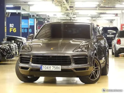 Porsche Cayenne 2021, 21000 км, за 56121.14 USD